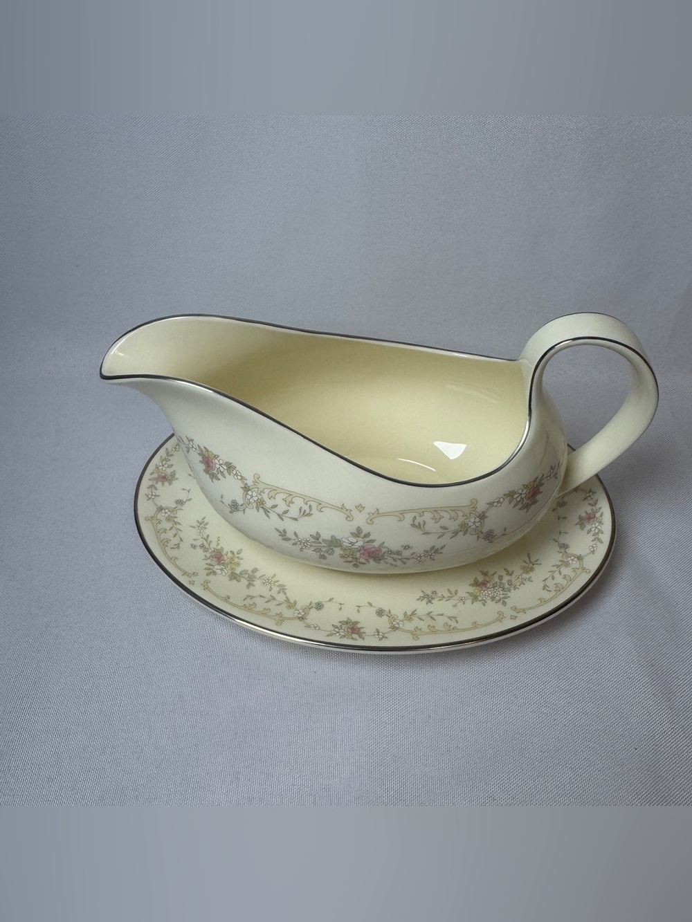 ROYAL DOULTON ROMANCE COLLECTION DIANA PATTERN GRAVY BOAT WITH UNDERPLATE